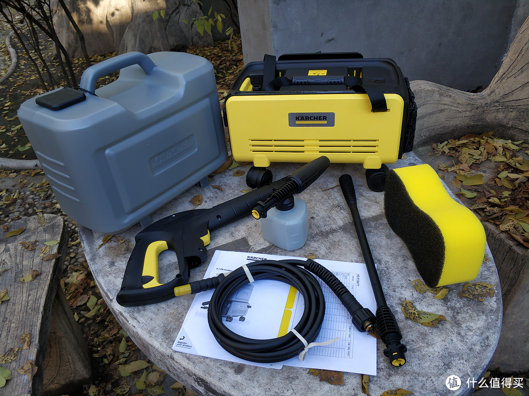 双手提着刷车房，家住30楼也能自己去刷车