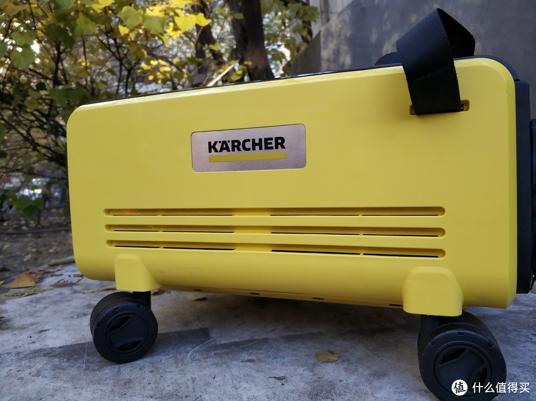 双手提着刷车房，家住30楼也能自己去刷车