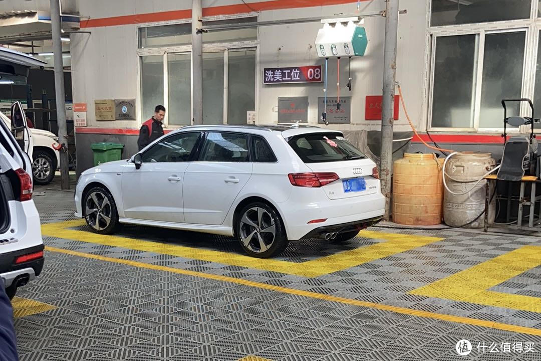 外面洗车成本高?不如试试自己洗车,省钱又省心