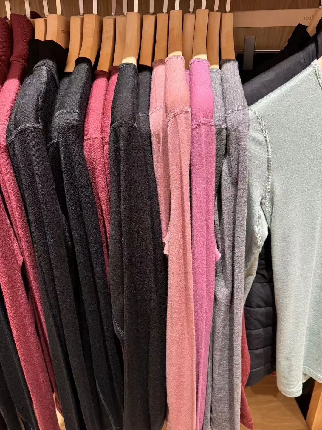 如何挑选Icebreaker美利奴羊毛保暖内衣系列?详解温控指数与使用建议